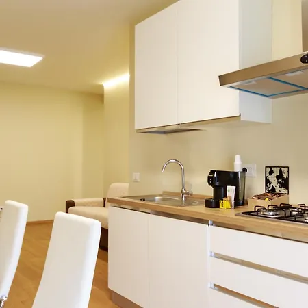 Anna Aparthotel *